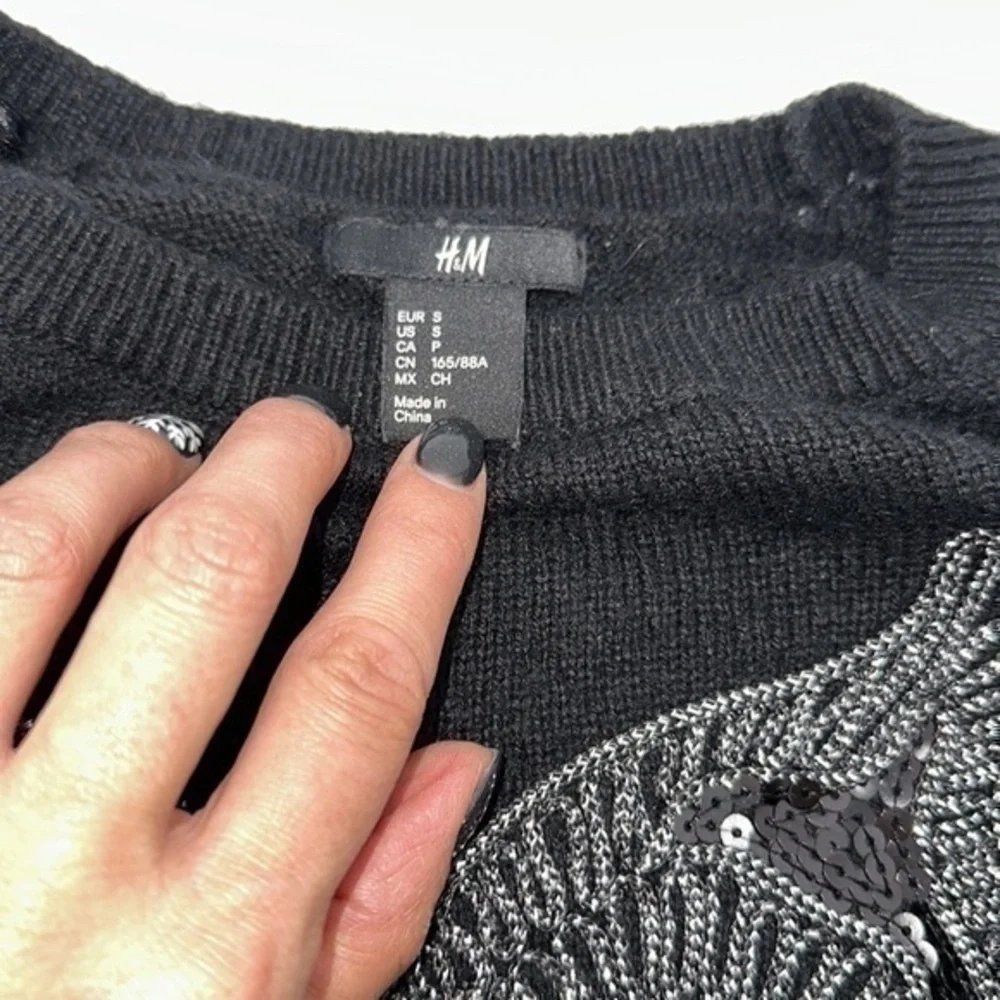 UEC black H&M sequin and beaded OWL sweater crewneck small